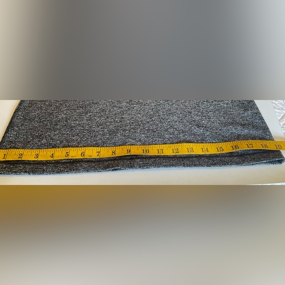 VGUC Lululemon women’s black and white power Y top. - Picture 2 of 4